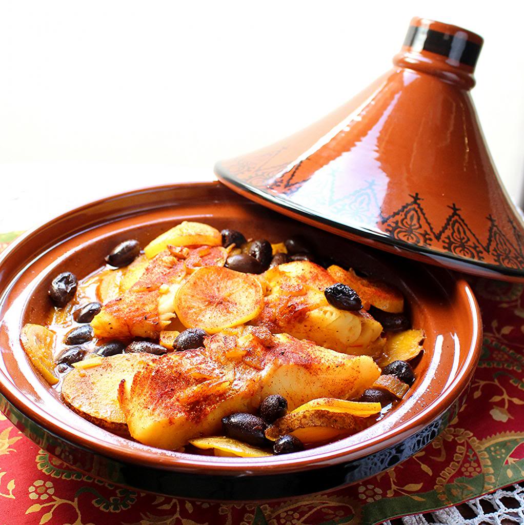 MOROCCAN TAGINE: AN INTRODUCTION TO COOKING WITH A MOROCCAN TAGINE POT